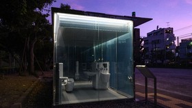 FOTO: Terobosan Baru Toilet Transparan di Shibuya Tokyo