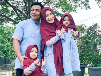 Cerita Ustaz Riza Muhammad Pernah Hidup Susah dan Berjualan Sandal Demi Ibunda