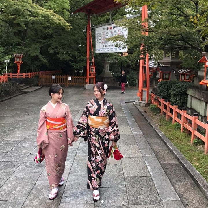 <p>Mereka juga kerap bepergian bersama, termasuk traveling ke Jepang. (Foto: Instagram @mrssaladin)</p>