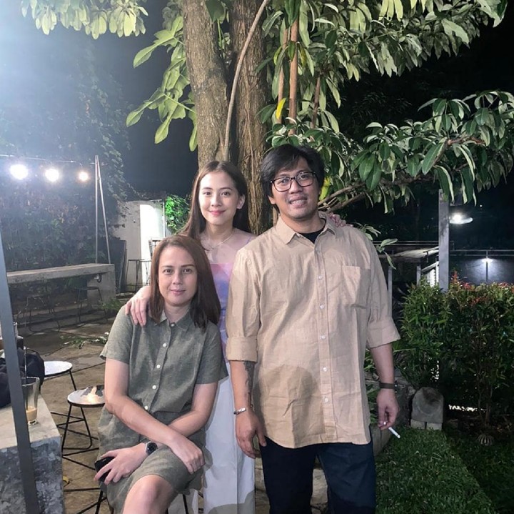 <p>Momen Zara Adhisty bersama ibu dan ayahnya, Mario Saladin. (Foto: Instagram @mrssaladin)</p>