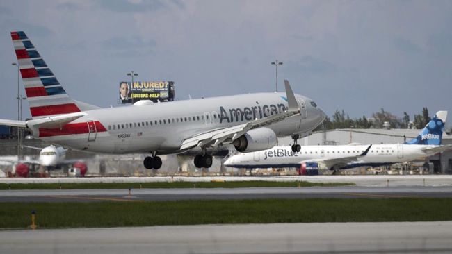 Seorang penumpang pesawat American Airlines melaporkan keterkejutannya mengetahui penumpang pria di sebelahnya terang-terangan menonton film porno.