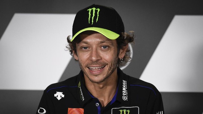 Valentino Rossi malu-malu ketika ditanya mengenai jumlah kekayaan yang dimilikinya dalam konferensi pers jelang MotoGP Styria 2020.