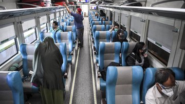 KAI Tetap Larang Anak di Bawah 12 Tahun Naik Kereta saat PPKM PT Kereta Api Indonesia (Persero) tetap melarang anak usia di bawah 12 tahun untuk naik kereta api selama perpanjangan PPKM Level 4 hingga 23 Agustus 2021.