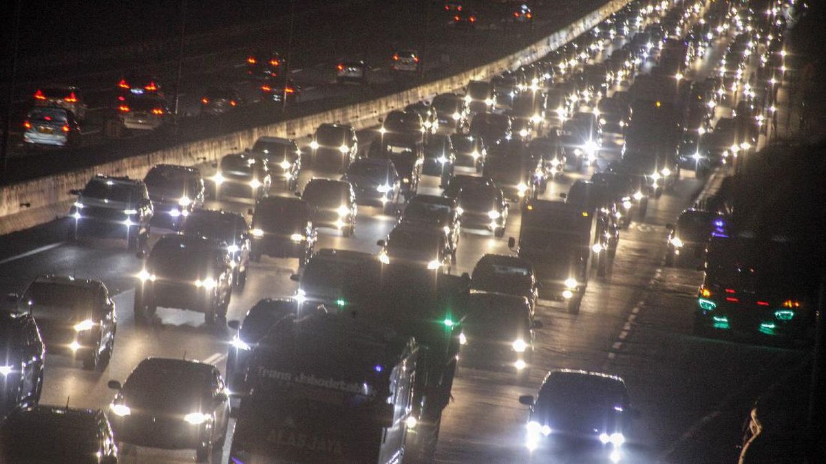 Tol Jagorawi Arah Jakarta Macet Parah
