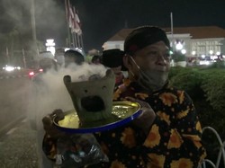 Budayawan Jawa Gelar Ritual Suro Ruwutan di Tugu Muda Semarang