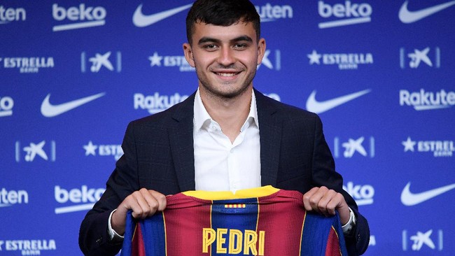 Barcelona mengumumkan keberhasilan merekrut Pedri, pemain 17 tahun yang tampil bersama Las Palmas musim lalu.