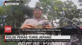 VIDEO: Polisi di Bali Peras Turis Jepang Rp1 Juta