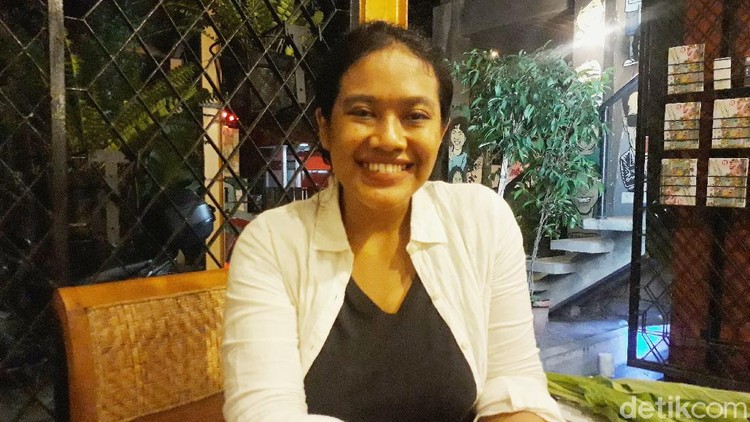 Siti Fauziah (31) alias Ozie pemeran Bu Tejo di Film Tilik Siti Fauziah (31) alias Ozie pemeran Bu Tejo di Film Tilik