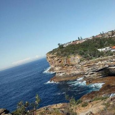 Petakilan Saat Foto di Tebing, Selebgram Cantik Berakhir Tragis