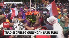 VIDEO: Warga di Lumajang Gelar Tradisi Grebeg Gunungan 1 Suro
