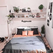 5 Ide Dekorasi Kamar Aesthetics dengan Daun Plastik