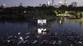 FOTO: Bioskop Terapung, Alternatif Nonton Film Saat Pandemi