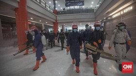 FOTO: Jadi Klaster Baru, Margo City Disemprot Disinfektan