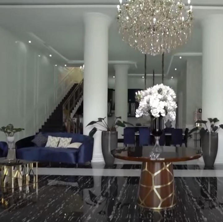 <p>Harga membangun rumah ini pun tidak tanggung-tanggung lho. Angkanya ditaksir mencapai Rp40 miliar, Bunda. Mewah sekali ya! (Foto: YouTube Kartika Putri Official)  </p>