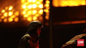 Petugas Damkar di Kebakaran Kejagung Kesulitan Air