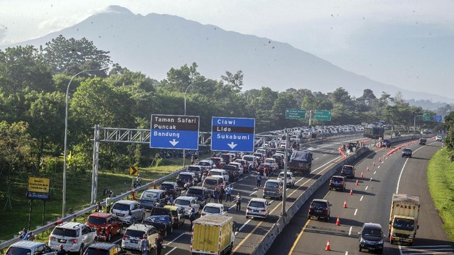 Ganjil genap diterapkan mulai hari ini pukul 15.00 hingga besok pukul 24.00 WIB di wilayah Puncak Bogor, sementara one way masih situasional.