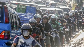 Nekat Lawan Arus Siap-siap Cedera dan Didenda Rp500 Ribu