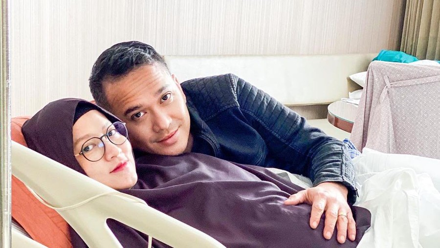 Lyra Virna melahirkan anak laki-laki