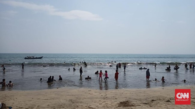 Selain tempat wisata pantai Anyer, kawasan situs Kesultanan Banten juga ditutup seluruhnya hingga 20 Juli mendatang.