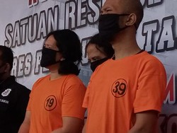 Video Ekspresi Drummer J-Rocks Berbaju Tahanan dan Tangan Diborgol