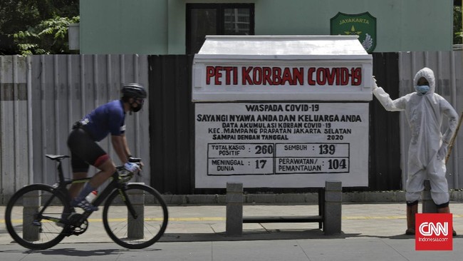 Kasus positif virus corona dan pasien meninggal akibat Covid-19 terus bertambah dari hari ke hari meskipun pasien sembuh juga terus bertambah.