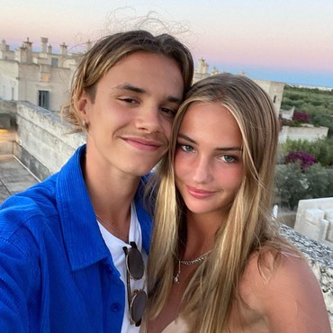 Tinggal Bareng dari Usia 16 Tahun, Romeo Beckham Kini Putus dari Pacar