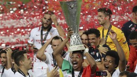 FOTO: Tekuk Inter, Sevilla Rengkuh Trofi Keenam Liga Europa