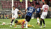 FOTO: Tekuk Inter, Sevilla Rengkuh Trofi Keenam Liga Europa Sevilla meraih gelar keenam di Liga Europa setelah mengalahkan Inter Milan 3-2 pada final Liga Europa, Sabtu (22/8) dini hari waktu Indonesia.