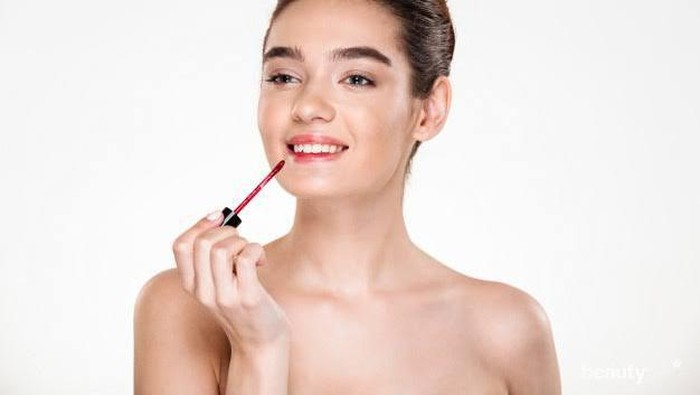 Tips Menggunakan Lip Tint agar Merata di Bibir yang Kering