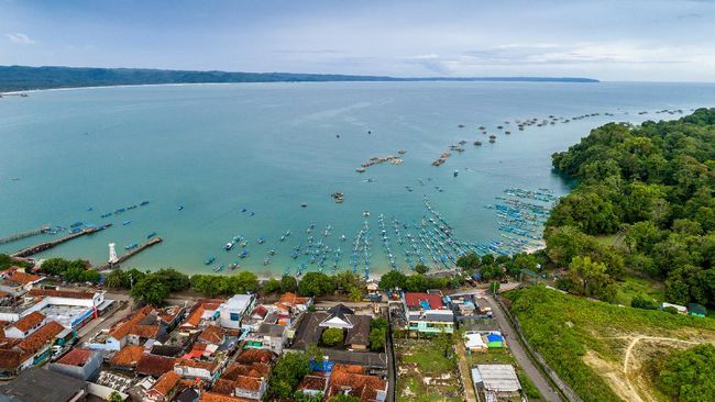 Isu soal adanya gempa megathrust membuat wisatawan berbondong-bondong membatalkan rencana liburan mereka ke Pangandaran.