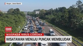 VIDEO: Wisatawan Menuju Puncak Membludak