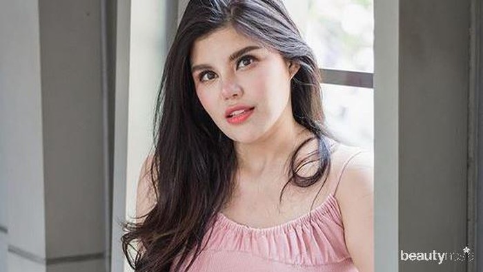 Batal Nikah dengan Denny Sumargo, Dita Soedarjo Lelang Kebaya Tunangan