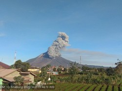 Gunung Sinabung Erupsi Pagi Ini, Warga Diminta Waspada Aliran Lahar