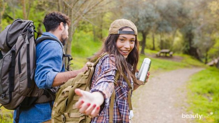 Ingin Kulit Tetap Cantik dan Terawat Saat Hiking? Ini Skincare yang Perlu Dibawa