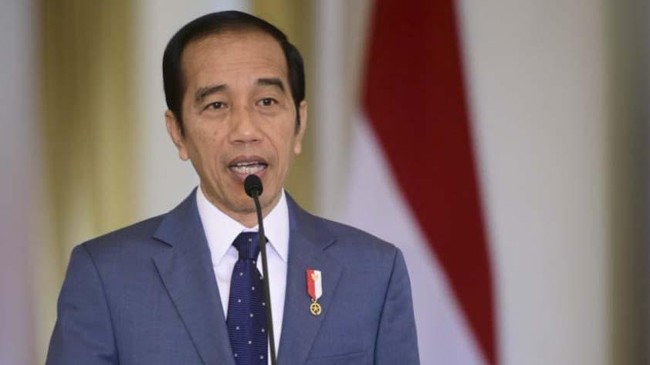 Presiden Jokowi mengingatkan kepada warga Aceh bahwa kedisiplinan terhadap protokol kesehatan menjadi kunci sebelum proses vaksinasi dilakukan.