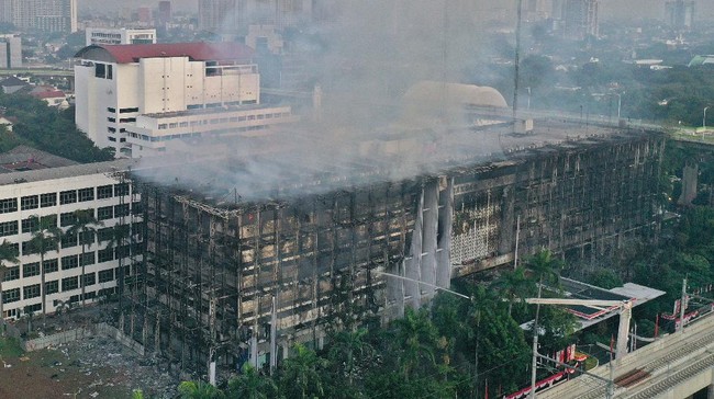 Komisi III DPR RI menyetujui penambahan anggaran Kejaksaan Agung sebesar Rp350 miliar untuk membangun kembali gedung yang terbakar.
