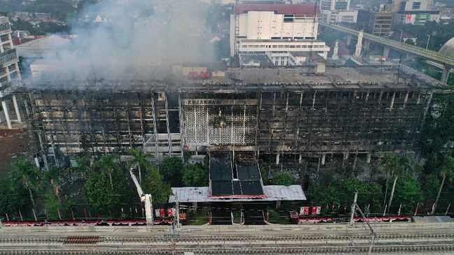 Mahfud: Berkas Kasus Djoktjan dan Jiwasraya 100 Persen Aman Mahfud MD menjamin kasus Djoko Tjandra dan Jiwasraya akan terus dilanjutkan dan dilakukan secara transparan.