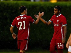 Debut di Liverpool, Tsimikas Disambut Milner dengan Omelan