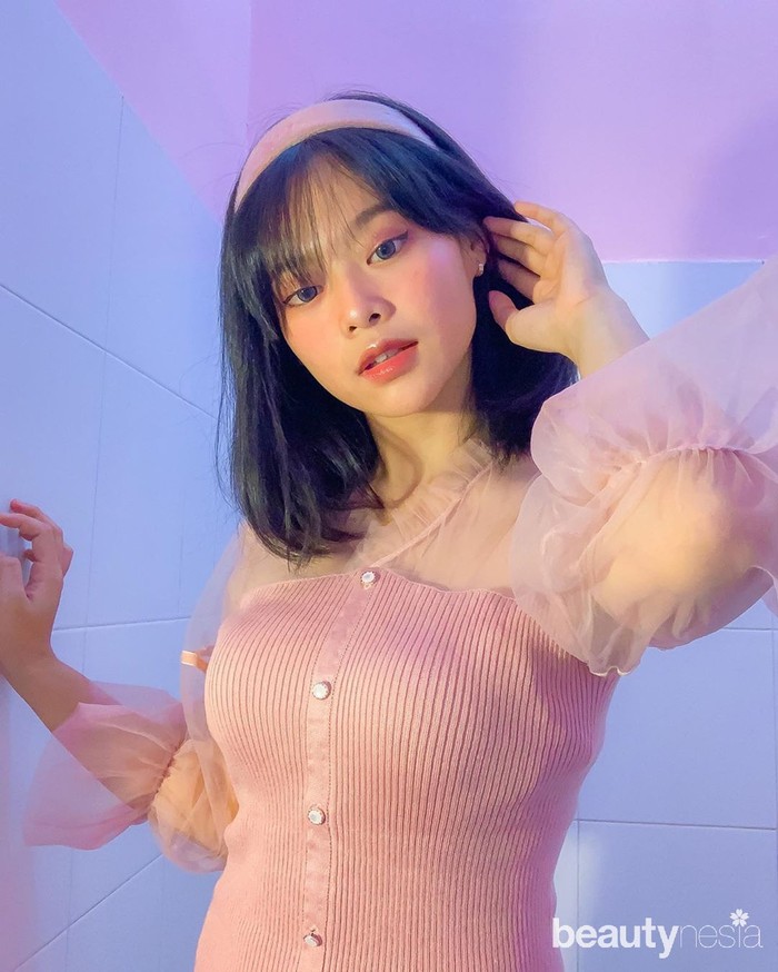 Selain gummy smile, ciri khas Jennie lainnya yang dimiliki oleh Michelle adalah mata sipit. Hanya dengan melihat mata sipitnya ini pasti akan membuat semua orang teringat dengan sosok Jennie Blackpink. (Foto: instagram.com/miceraa/)