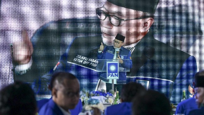 Ketum PAN Zulkifli Hasan mengancam pencoporan anggota DPRD Surabaya dari Fraksi PAN yang tak serius memenangkan Machfud-Mujiaman.