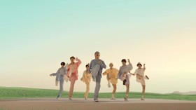 BTS Lelang 7 Set Kostum Video Klip Dynamite