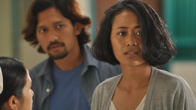Review film Mudik karya Adriyanto Dewo menilai film ini memiliki makna yang lebih dalam dari pada sekadar cerita perjalanan pulang kampung kala Lebaran.
