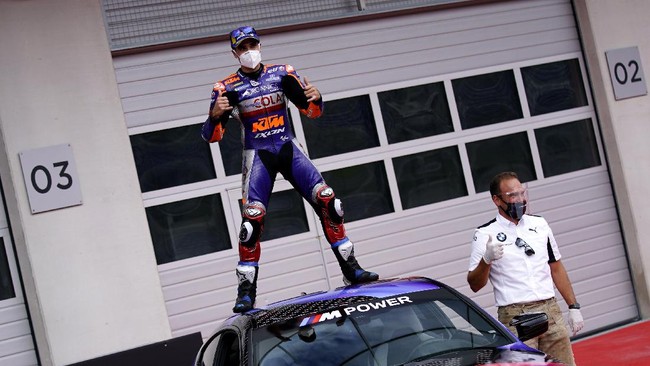 MotoGP Styria 2020 menorehkan sejarah baru setelah pembalap juara, Miguel Oliveira, mendapat hadiah mobil BMW.
