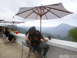 Cafe di Bali Ini Cozy dan Cakep Banget Pemandangannya