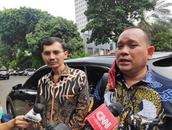 Video Hadi Pranoto Akhirnya Hadiri Pemeriksaan soal Obat Corona