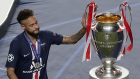FOTO: Bayern Juara Liga Champions, Neymar Menangis