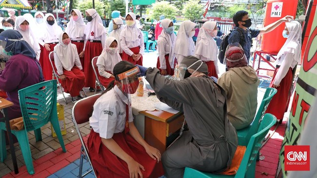 Ikatan Dokter Anak Indonesia meminta Kemendikbud membatalkan rencana mengizinkan pembelajaran tatap muka di sekolah di semua zona pada awal 2021.