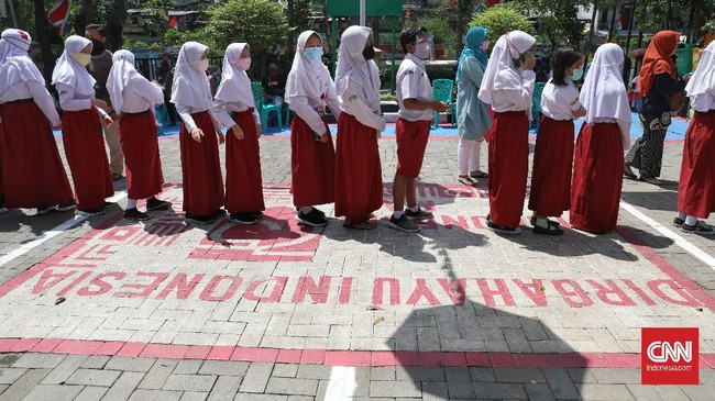 Sejumlah siswa di beberapa daerah menyambut baik rencana Kemendikbud kembali menggelar pembelajaran tatap muka di sekolah di masa pandemi Covid-19.