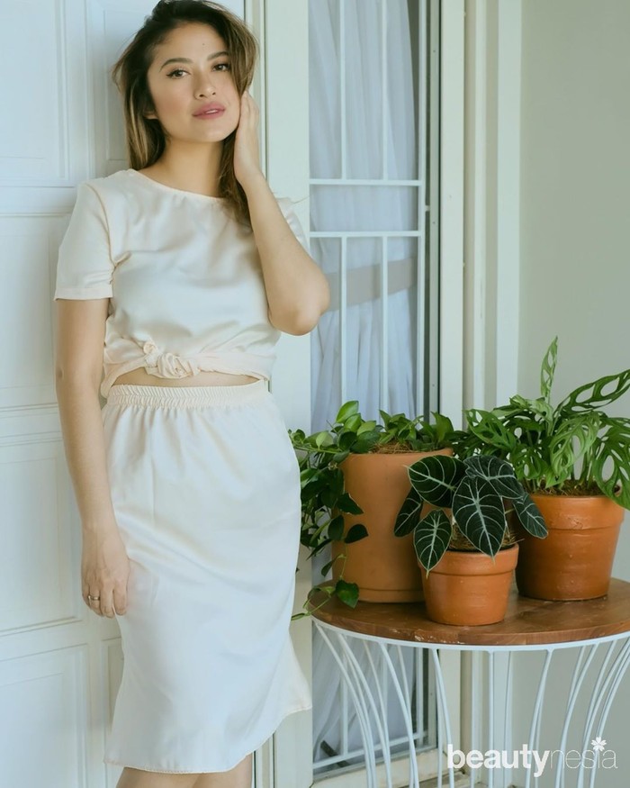 Menjadi ibu dari empat orang anak, Cynthia tetap mempertahankan bentuk tubuhnya yang ideal. Dilihat dari Instagramnya, istri mantan vokalis eks Nidji ini rajin berolahraga. (Foto: Instagram.com/Cynthiaganesha)
