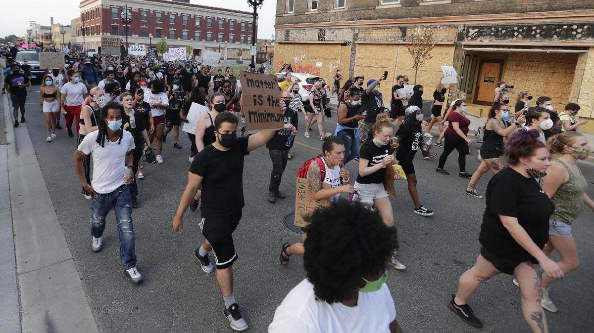 FOTO: Demo Buntut Penembakan Jacob Blake di Wisconsin